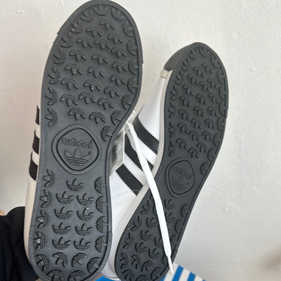 NWT Adidas Samoa Big kids White and Black Sneakers size 7 - Picture 3 of 4